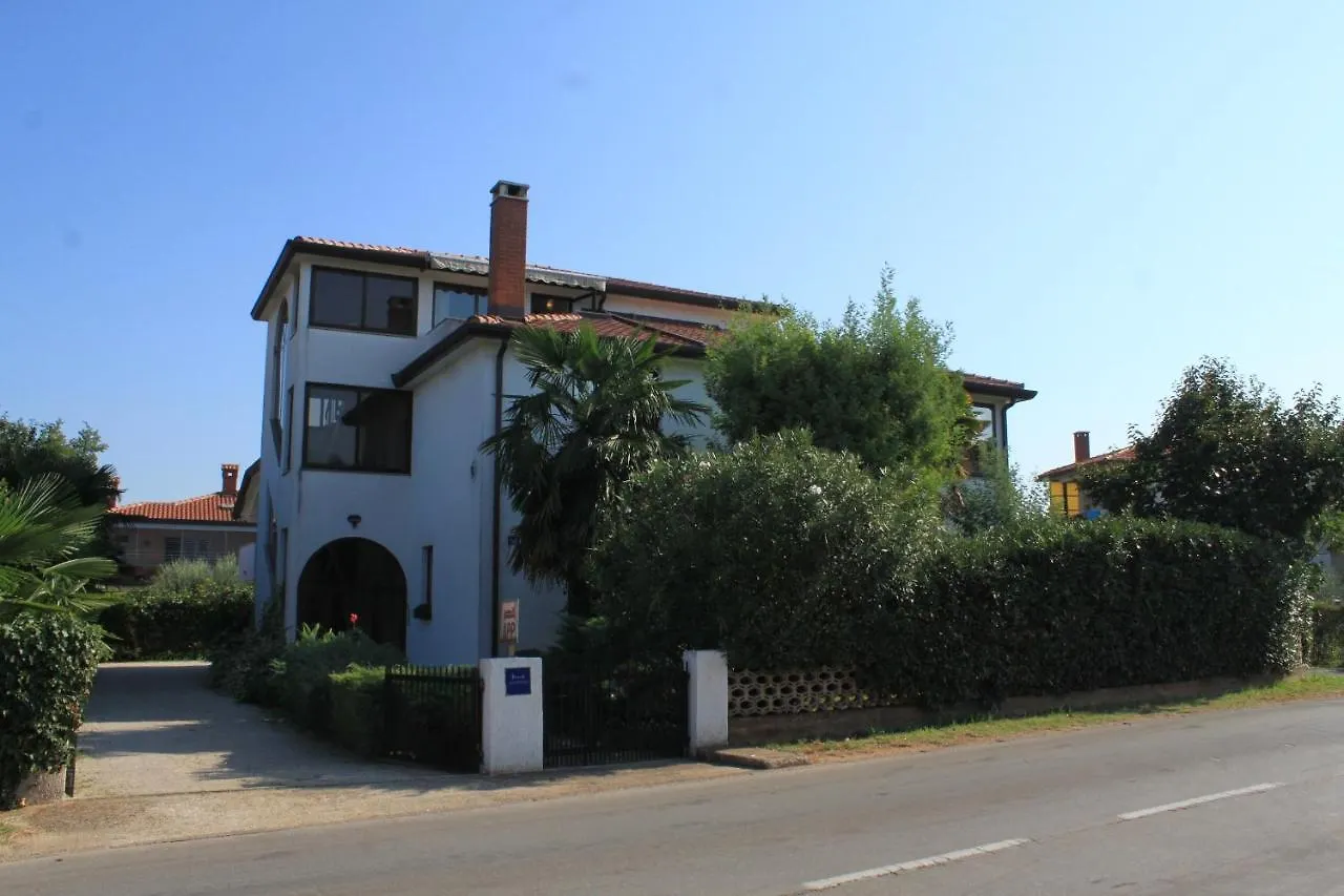 Apartments With A Parking Space Umag - 7171
