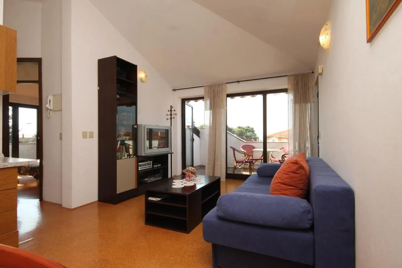 Apartments With A Parking Space Umag - 7171